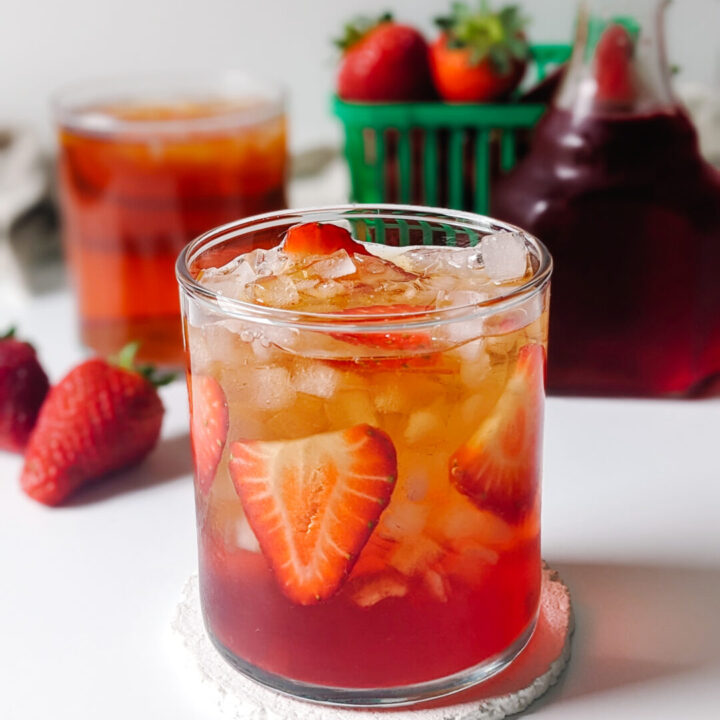 https://theteacupoflife.com/wp-content/uploads/2023/04/Strawberry-Iced-Tea_5-720x720.jpg